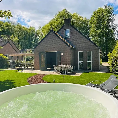 6Pers Boshuis -Hottub Jacuzzi- 'De Groene Specht' Ewijk Exterior photo